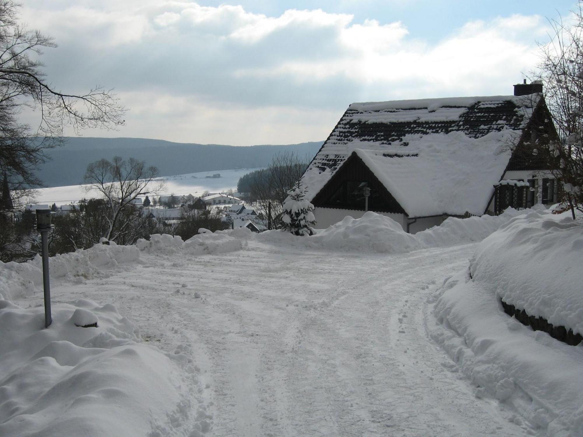Nice Holiday Home Near Ski Area Medebach Buitenkant foto